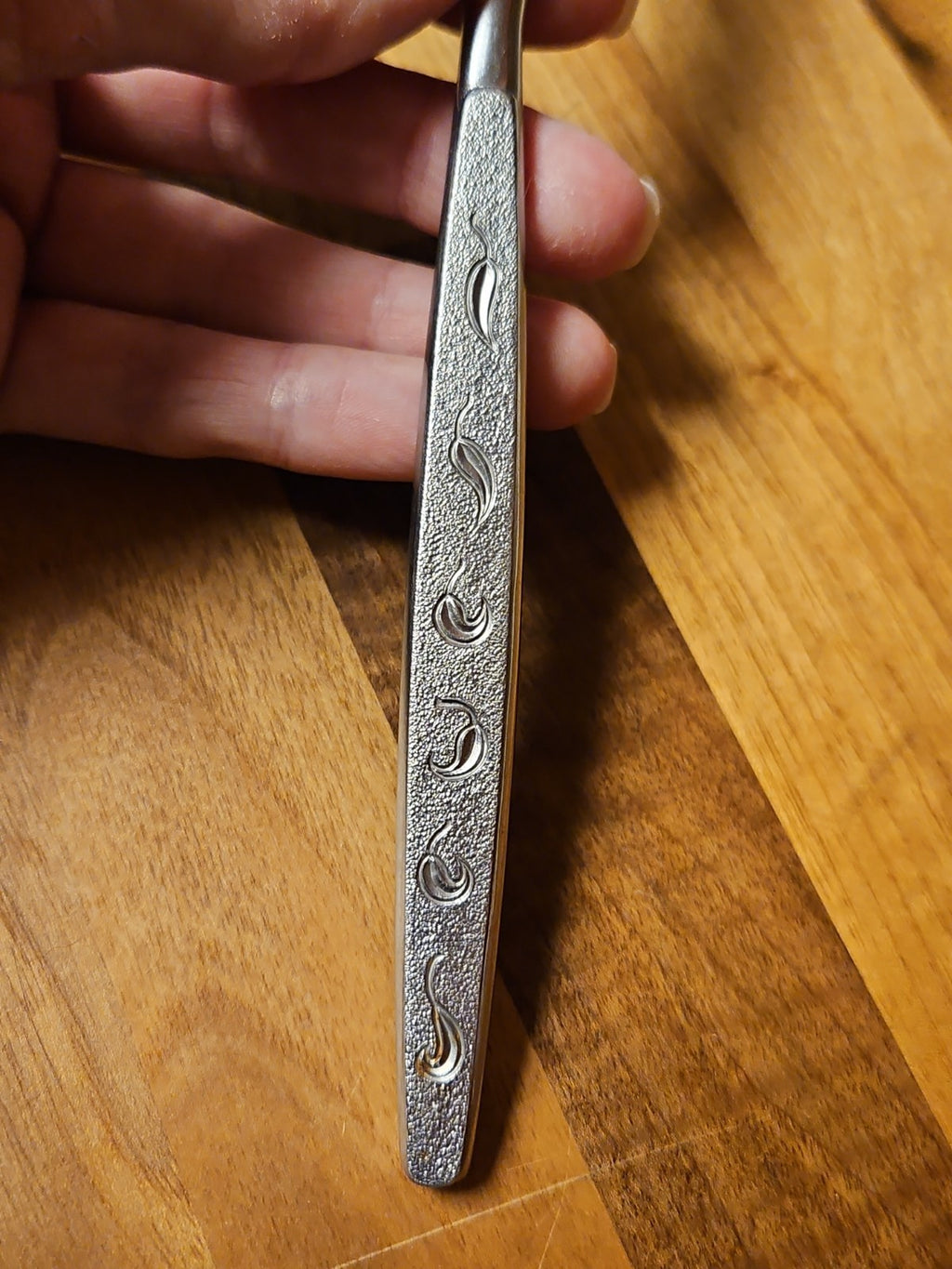 Vintage Everbrite Premier Stainless EVS13 Knife Japan Textured Leaf Silverware
