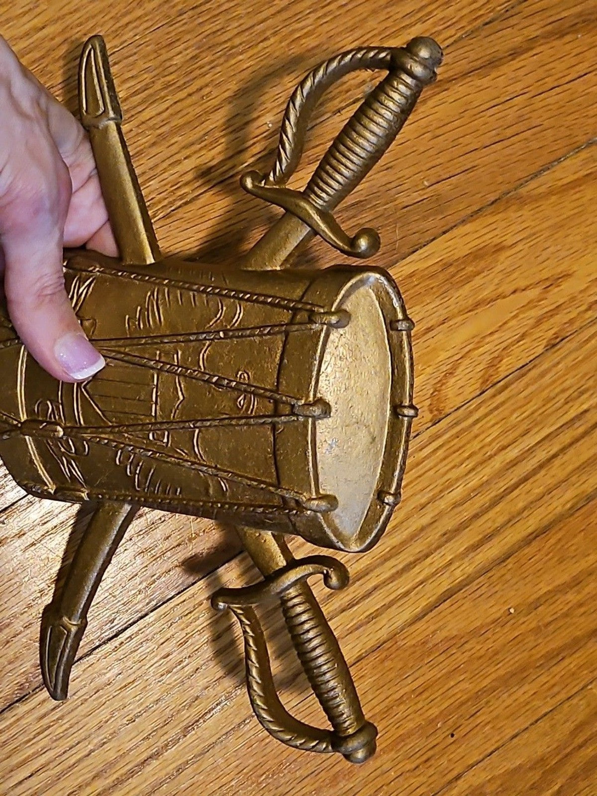 Vintage 1970's Sexton Metal Wall Plaque Hanging Drum with Sabers #576