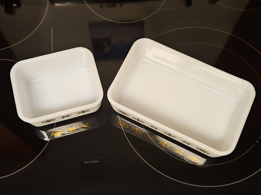 Set Of 2 Glasbake Vintage Casserole Dishes White W/ Gold Snowflake - 1 qt & 1 pt