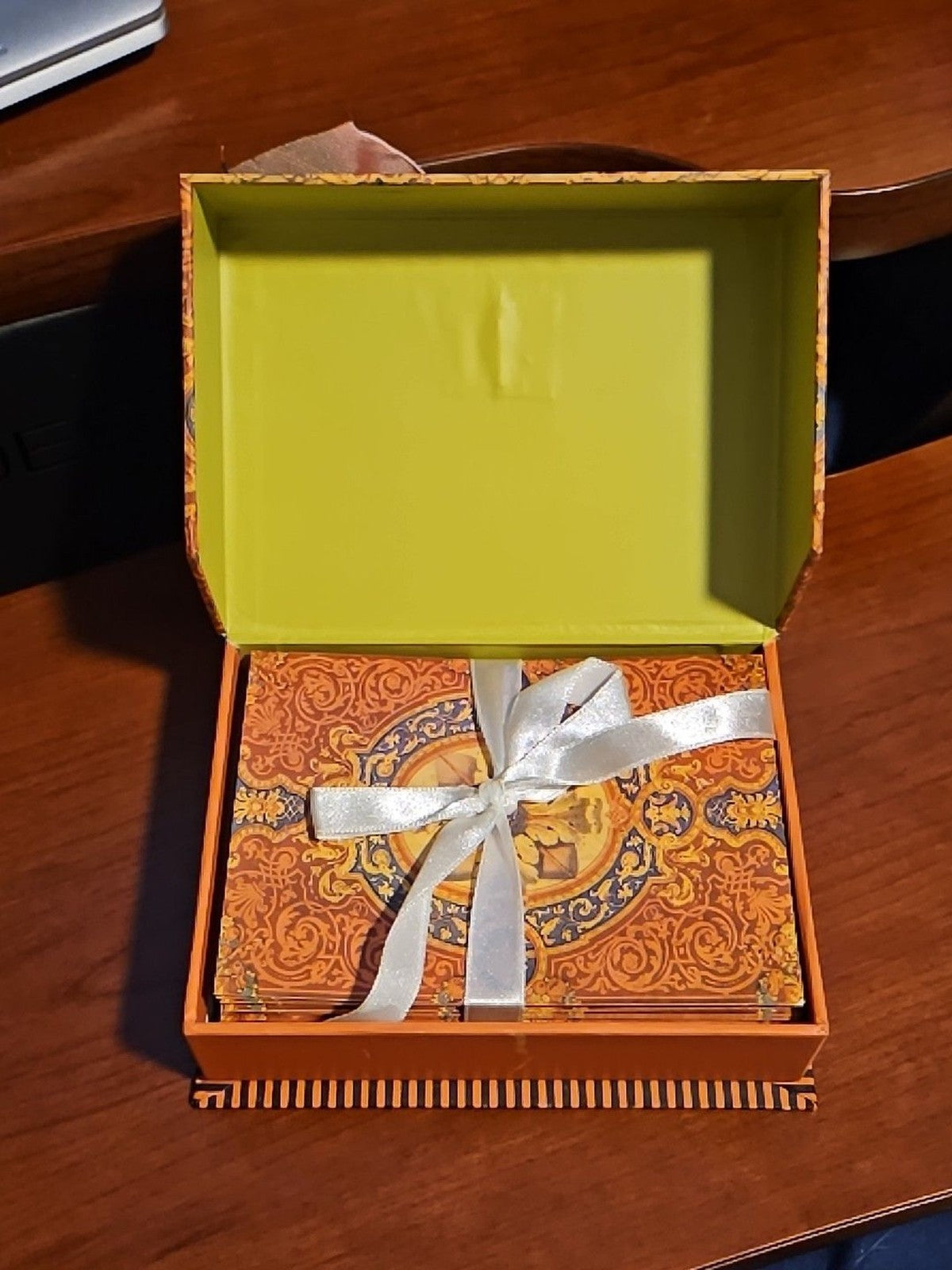 Michel Design Works 18 Cards w/ Envelopes In Storage Box Medallion Print W Bow