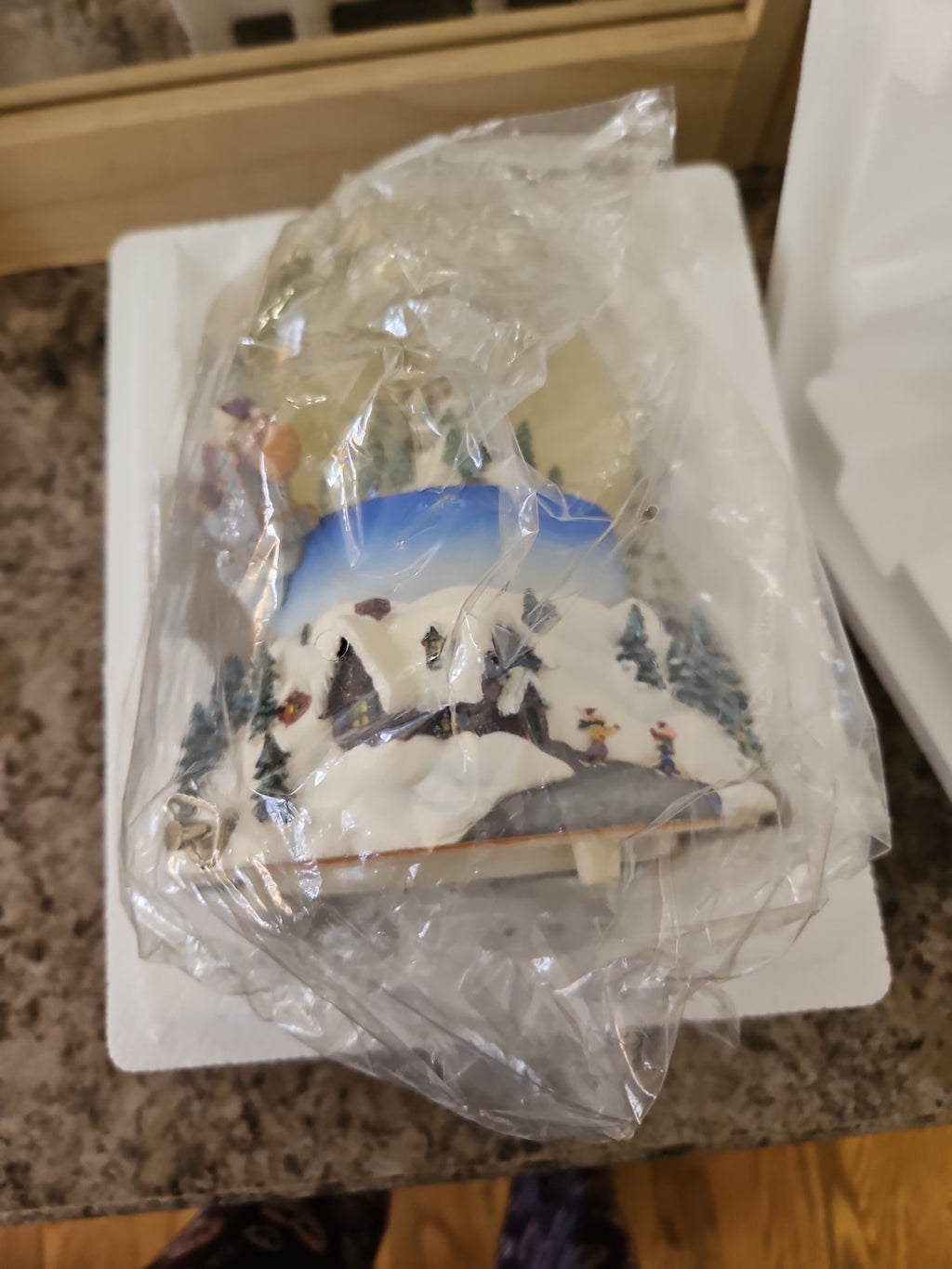 PartyLite 2003 Olde World Village Snow Globe Musical Tealight P7922 EUC Read