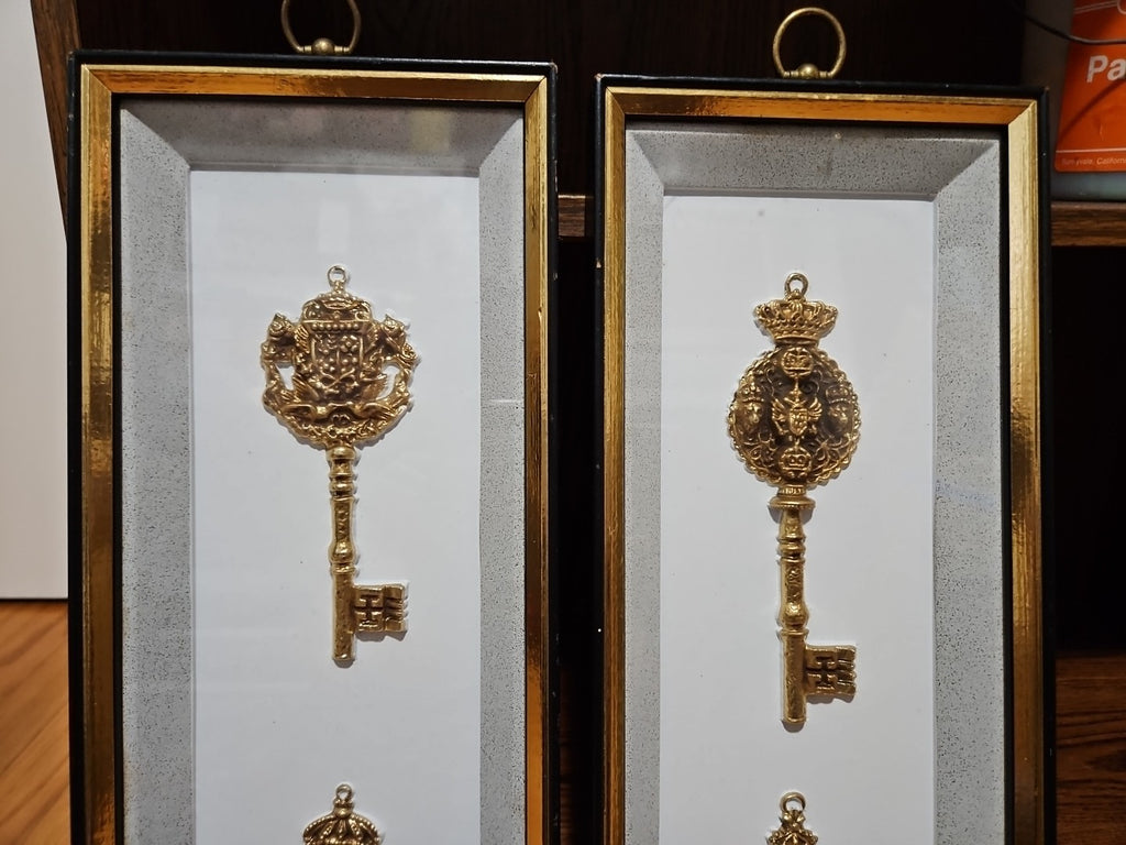 Set Of 2 Vintage MCM Turner Wall Accessory Ornate Kings Knights Gold Keys