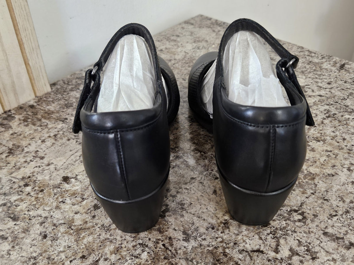 Clarks Emily Rae Women's Black Leather Ankle Strap Pump Heels Size 8M EUC