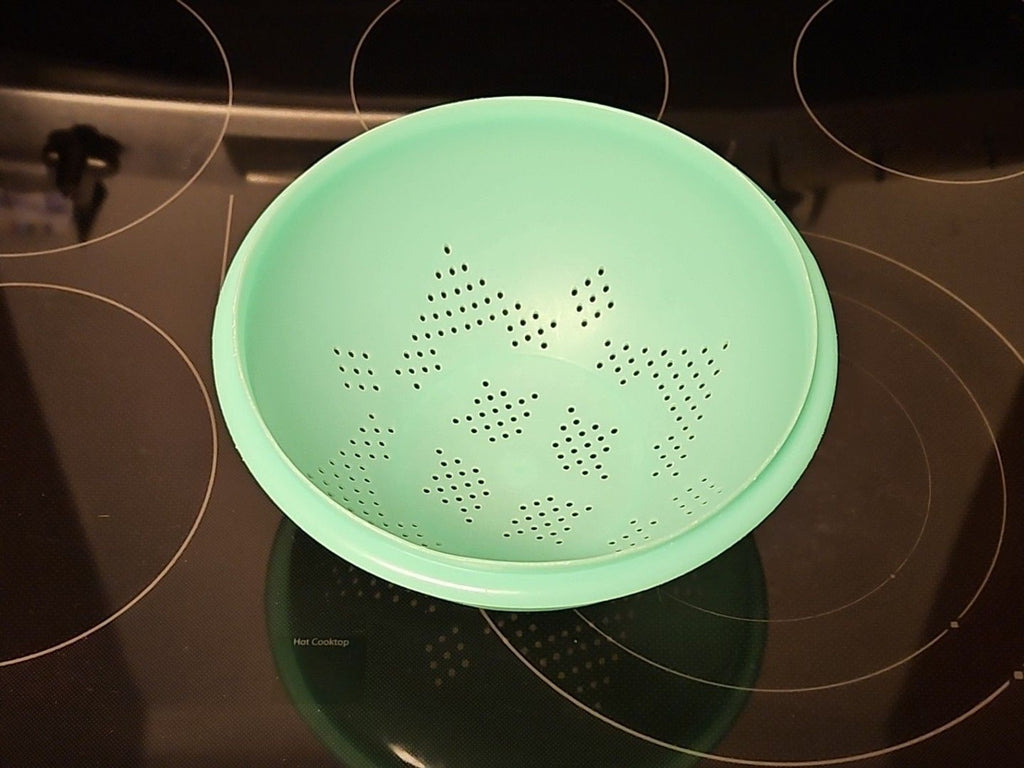 Vintage Tupperware Pasta Strainer Colander  Jadeite Green Footed 9''