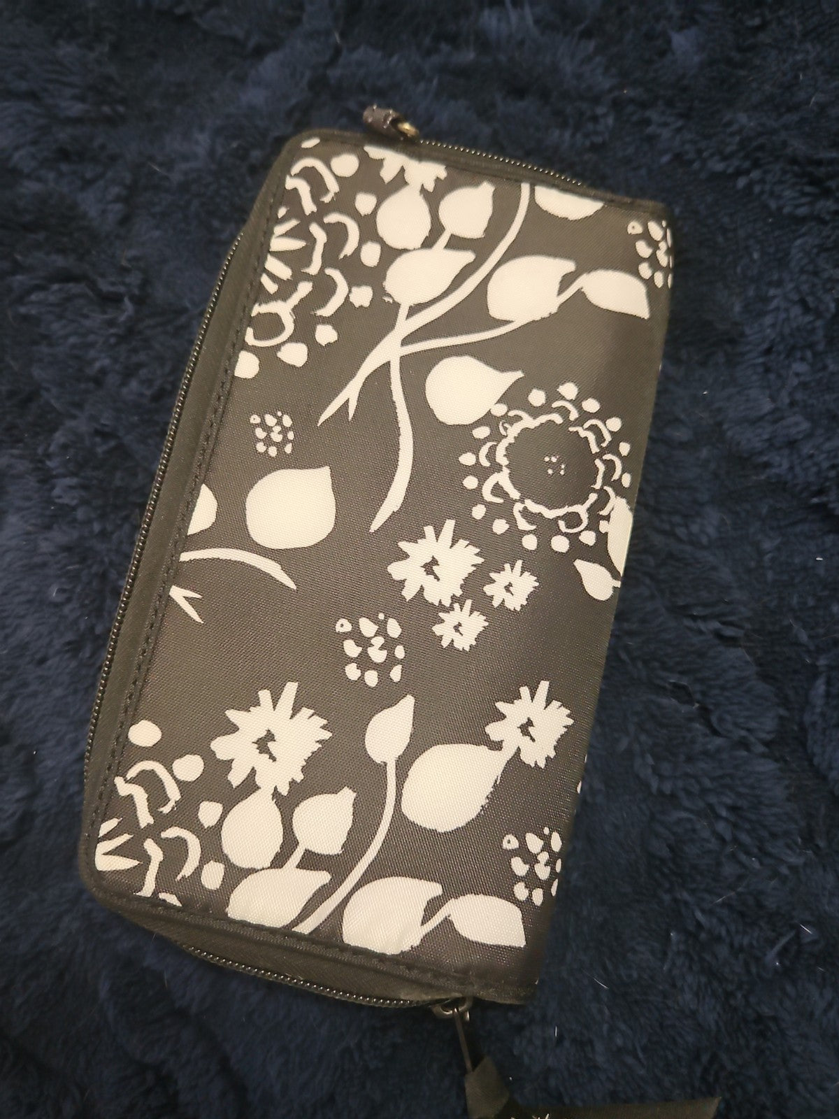 NWOT Thirty One Save Your Way Coupon Clutch Black & White Floral Brushstrokes