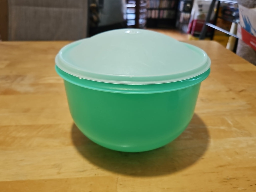 Vintage Tupperware Jadeite #1424 Crisp It Lettuce Keeper w/ Domed Lid - No Spike