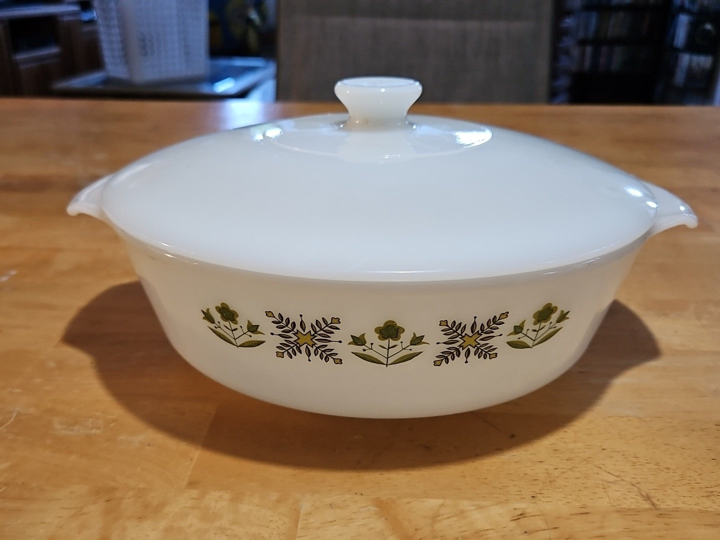 Vintage Anchor Hocking Fire King Meadow Green 438 2 qt Casserole Dish w/lid