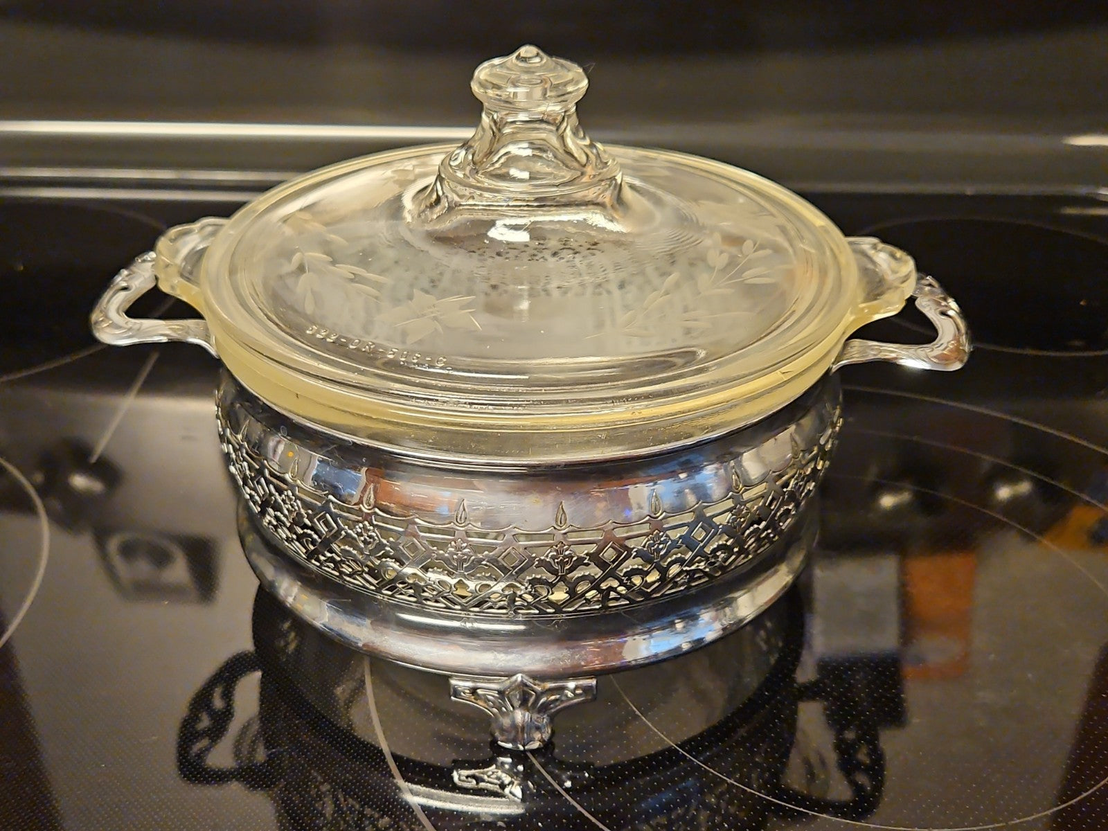 Vintage Pyrex Etched Floral Glass Casserole Dish w/ Lid & Silver Carrier 623 - C