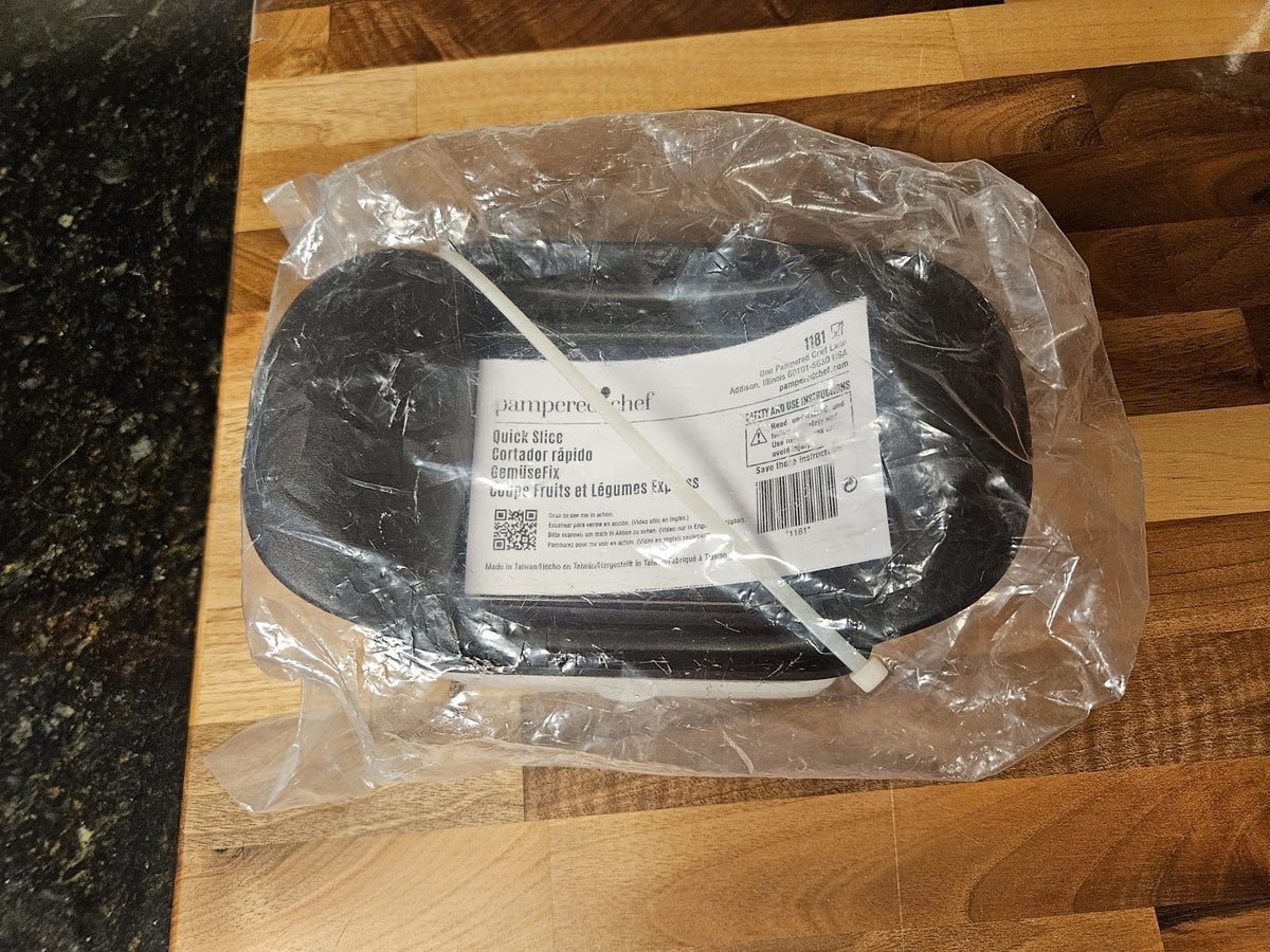 New Sealed Pampered Chef Quick Slice #1181 Fruit / Vegetable Slicer