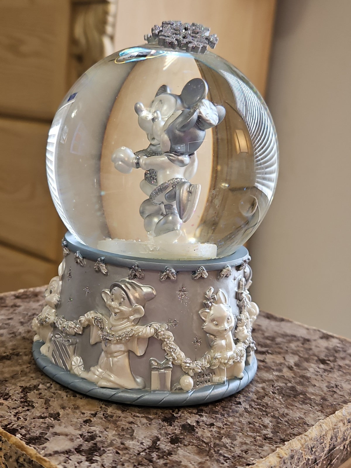 2002 Special Edition Disney Mickey & Minnie Ice Skating Silver Snow Globe