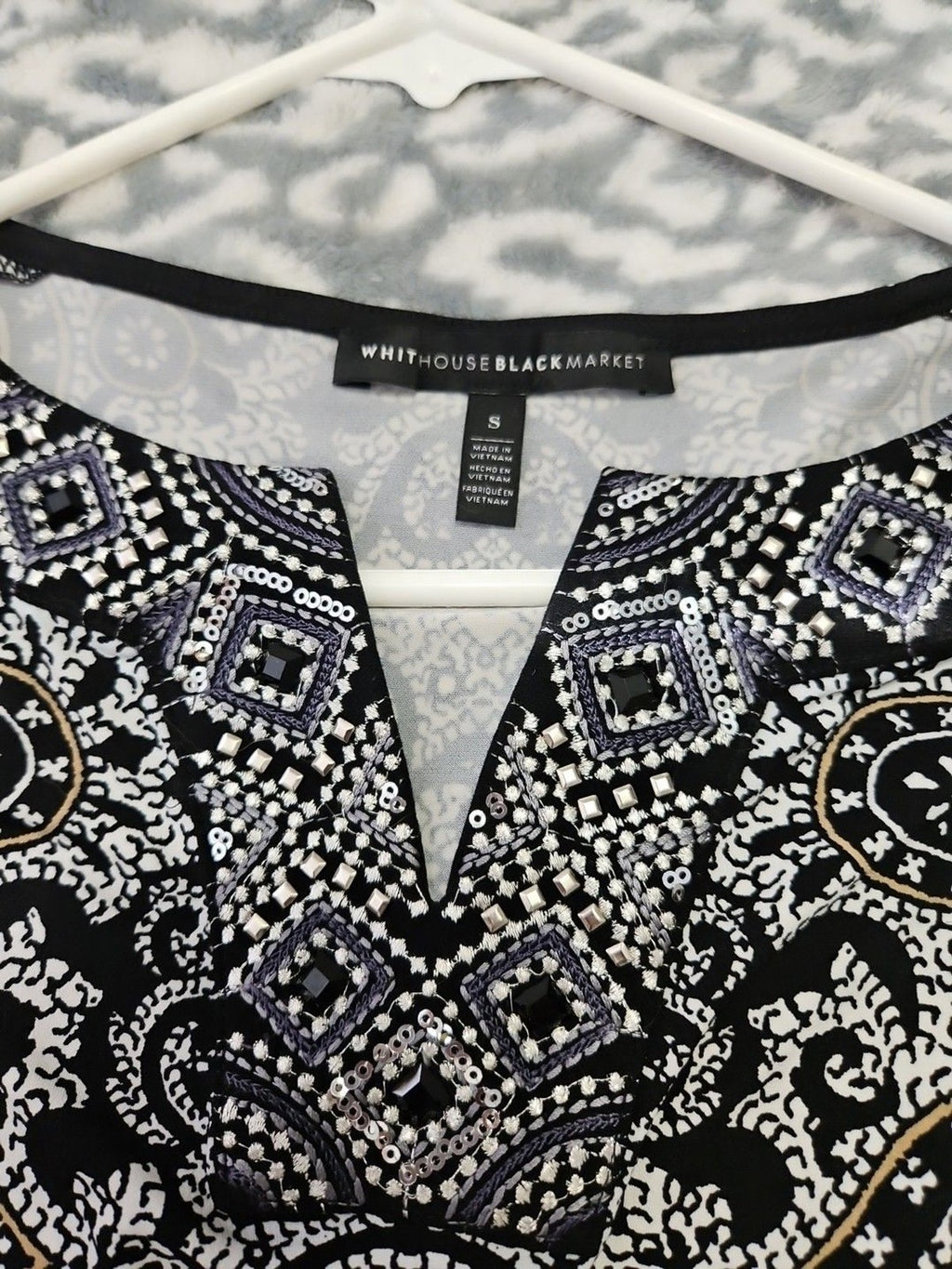 WHITE HOUSE BLACK MARKET Womens Embellished Neck Pleated Hem Size S Medallion