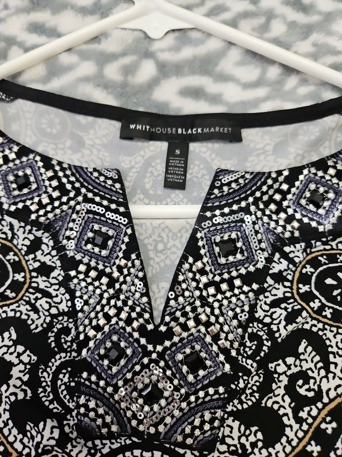 WHITE HOUSE BLACK MARKET Womens Embellished Neck Pleated Hem Size S Medallion