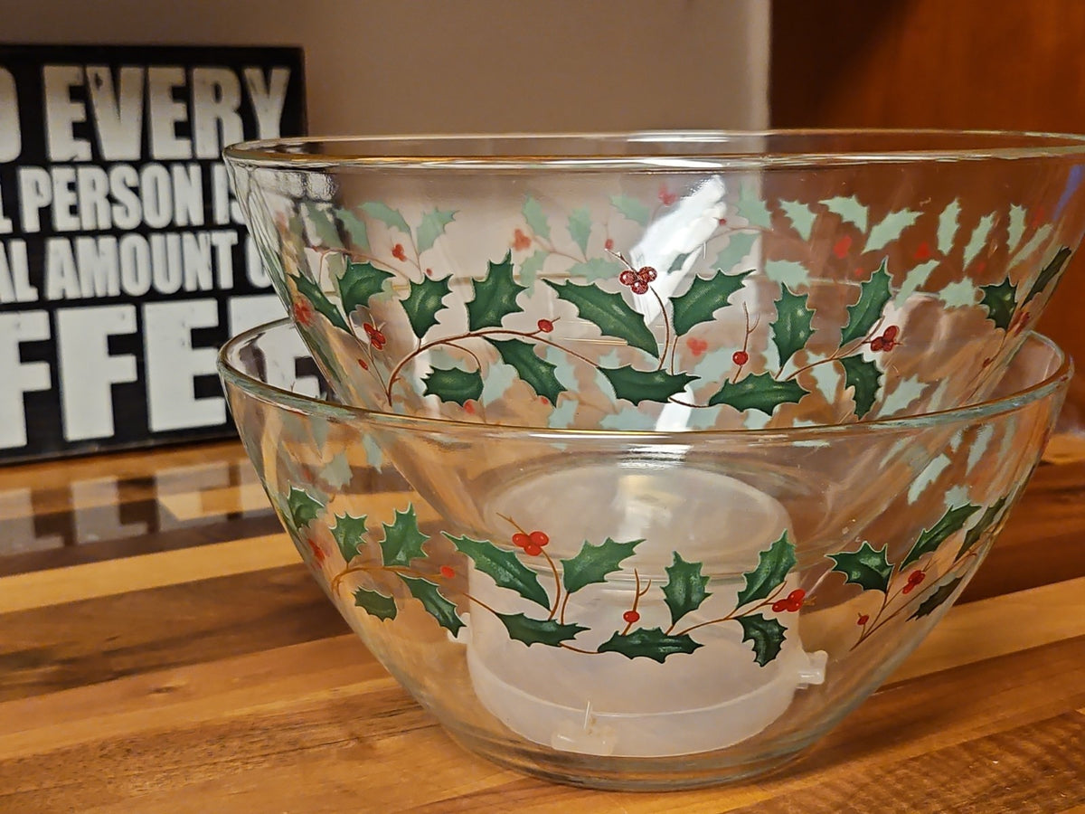 Lot Of 2 Arc France Christmas “ Holly Berry” Serving Bowls 9” 22k gold trim