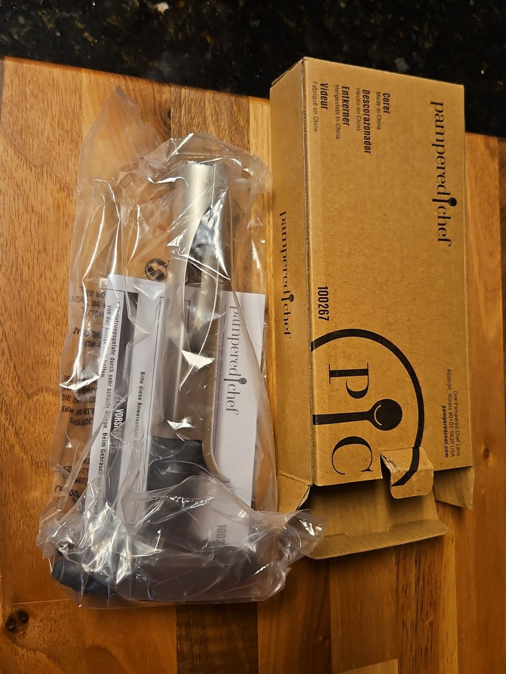 New In Box Pampered Chef Corer 100267