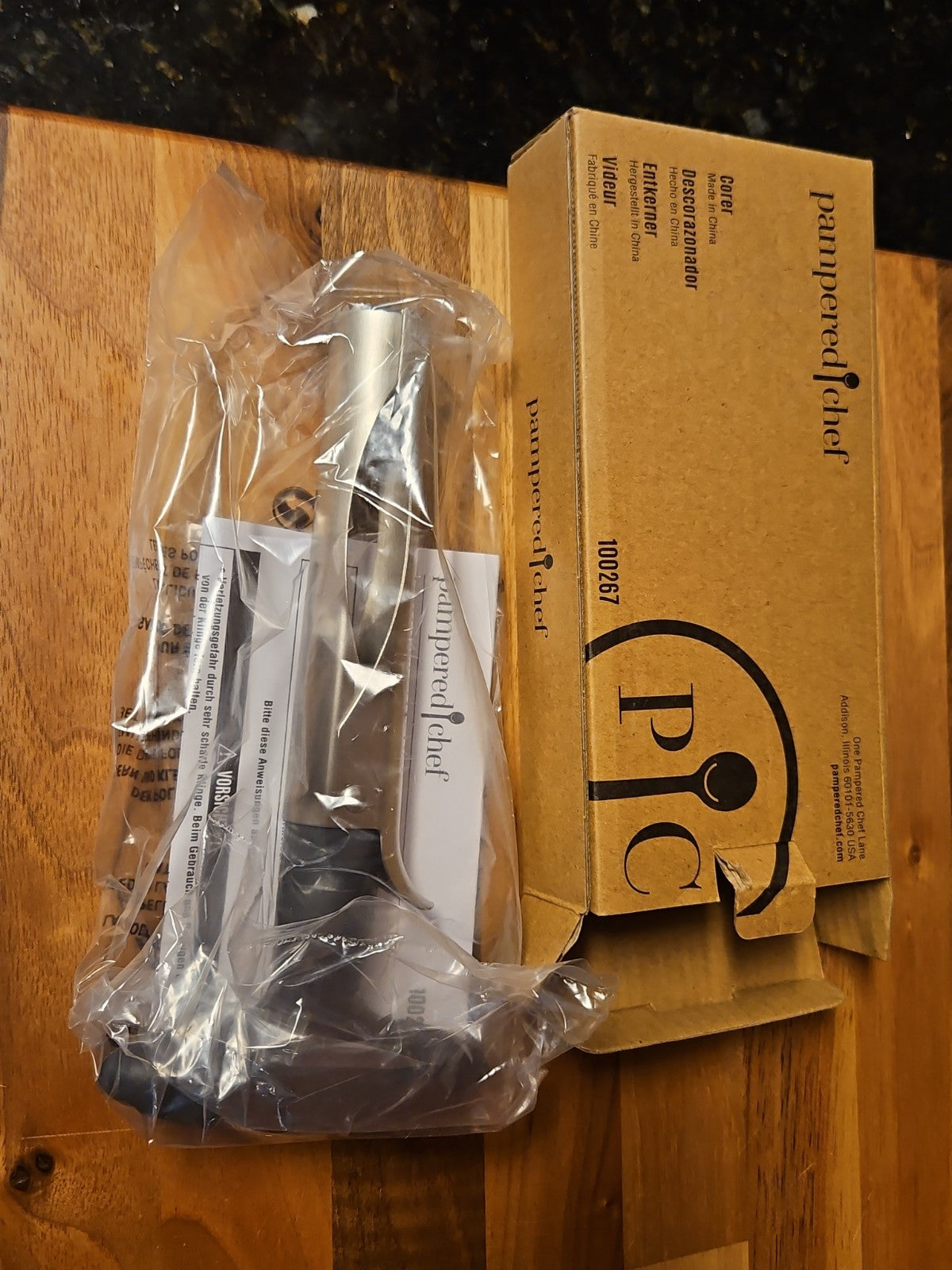 New In Box Pampered Chef Corer 100267