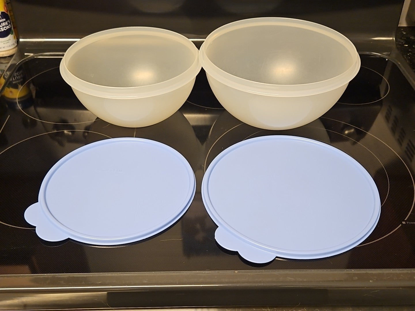Set Of 2 Vintage Tupperware Wonderlier Bowls W Blue Lids 8 3/4 & 12 Cup