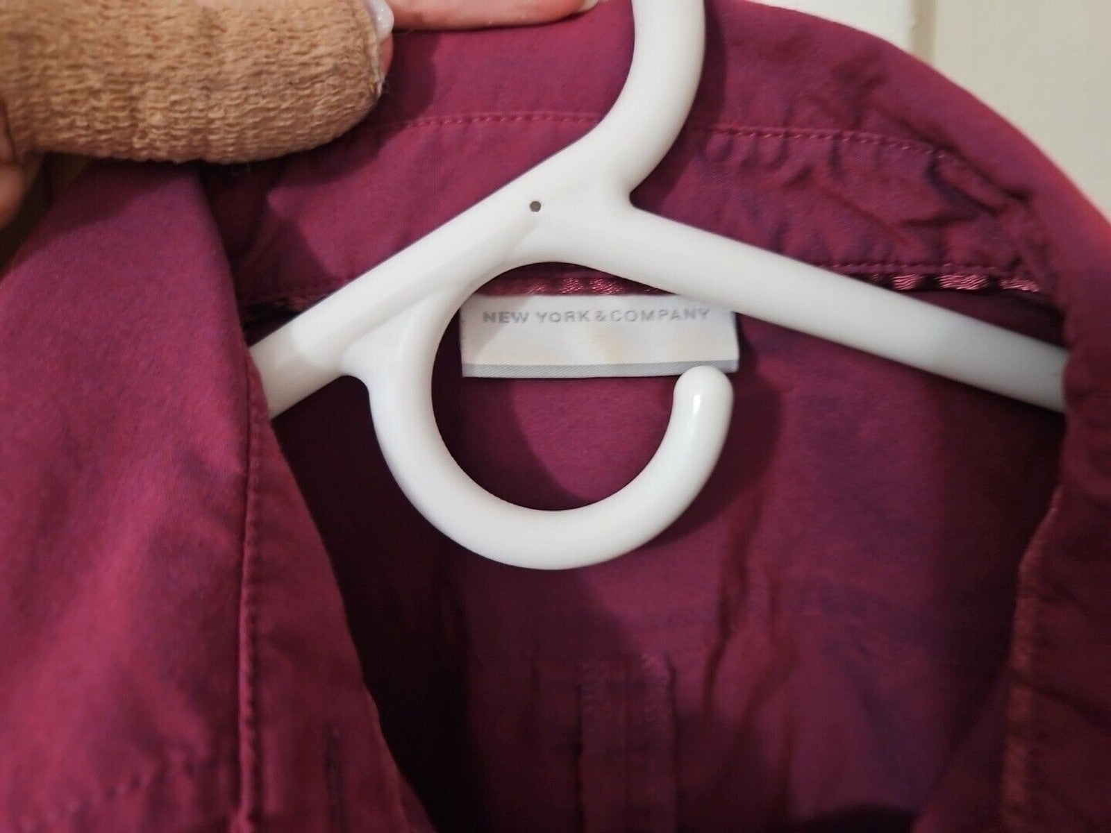 NY & Company Stretch Collar Shirt Ladies Medium Burgundy