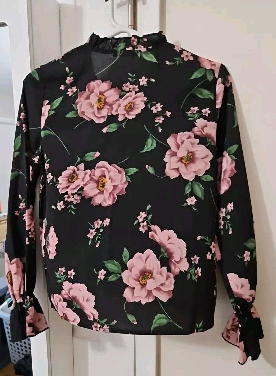 Shein Women's Black And Floral Blouse With Ruffles, Size 2