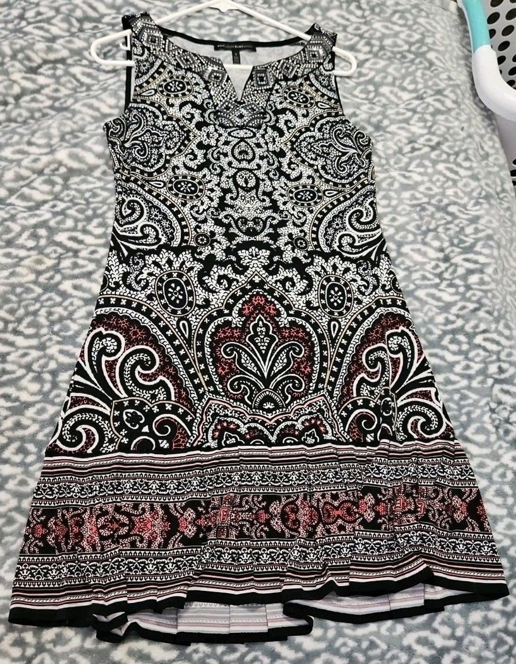 WHITE HOUSE BLACK MARKET Womens Embellished Neck Pleated Hem Size S Medallion