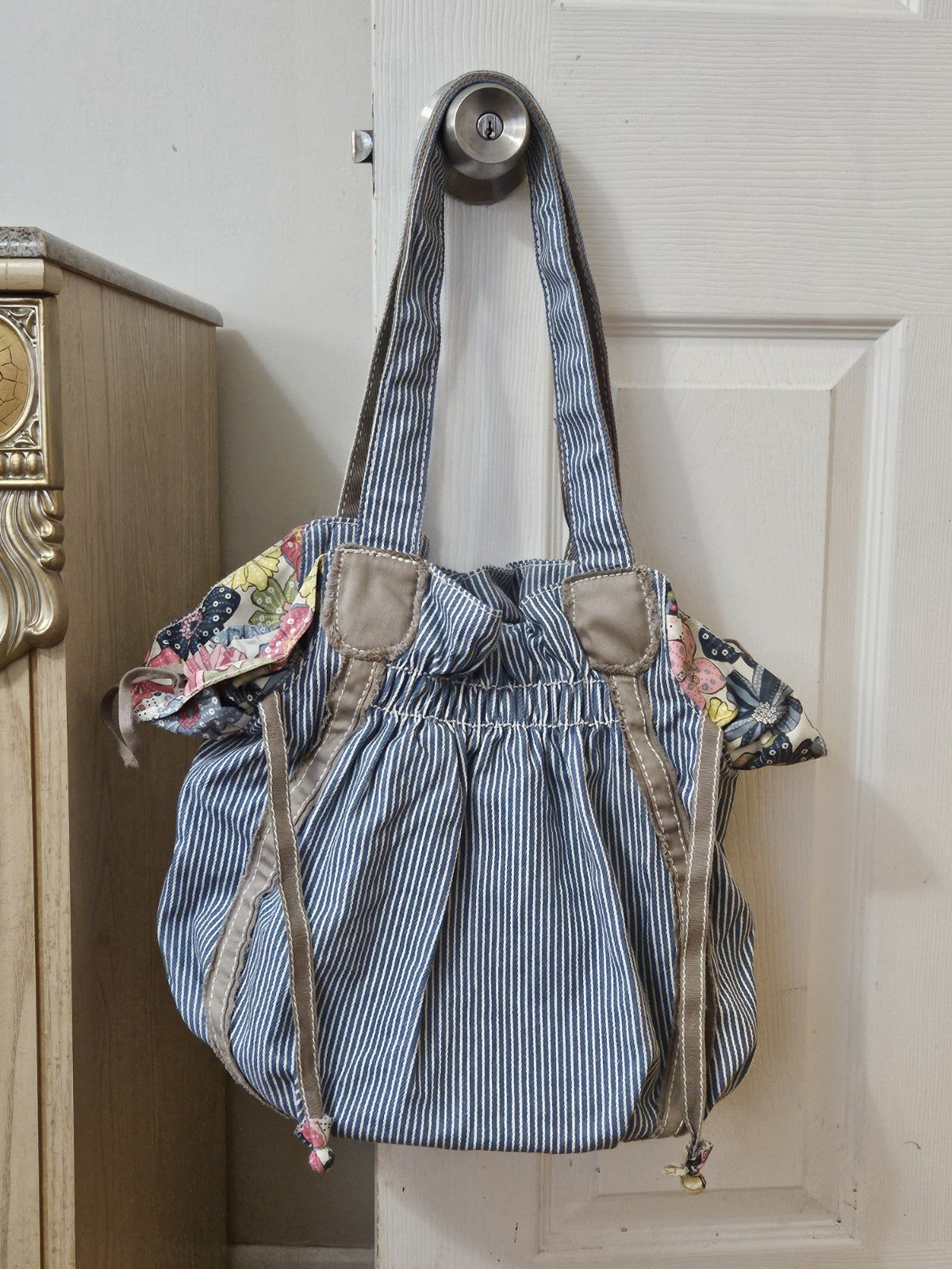 NWOT Thirty-One Cinch-Top Bucket Bag in Railroad Denim Free Spirit Floral Lining
