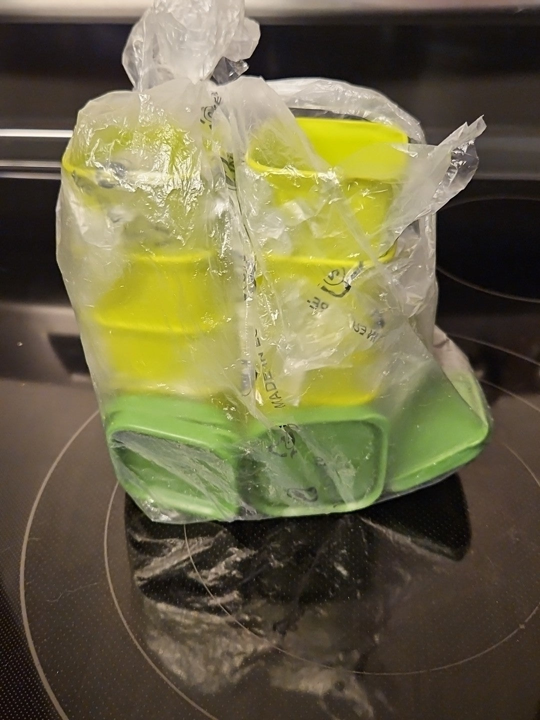 New In Bag Tupperware set of 8 Green Microwave Steamer 2 oz Ramekins W Lids