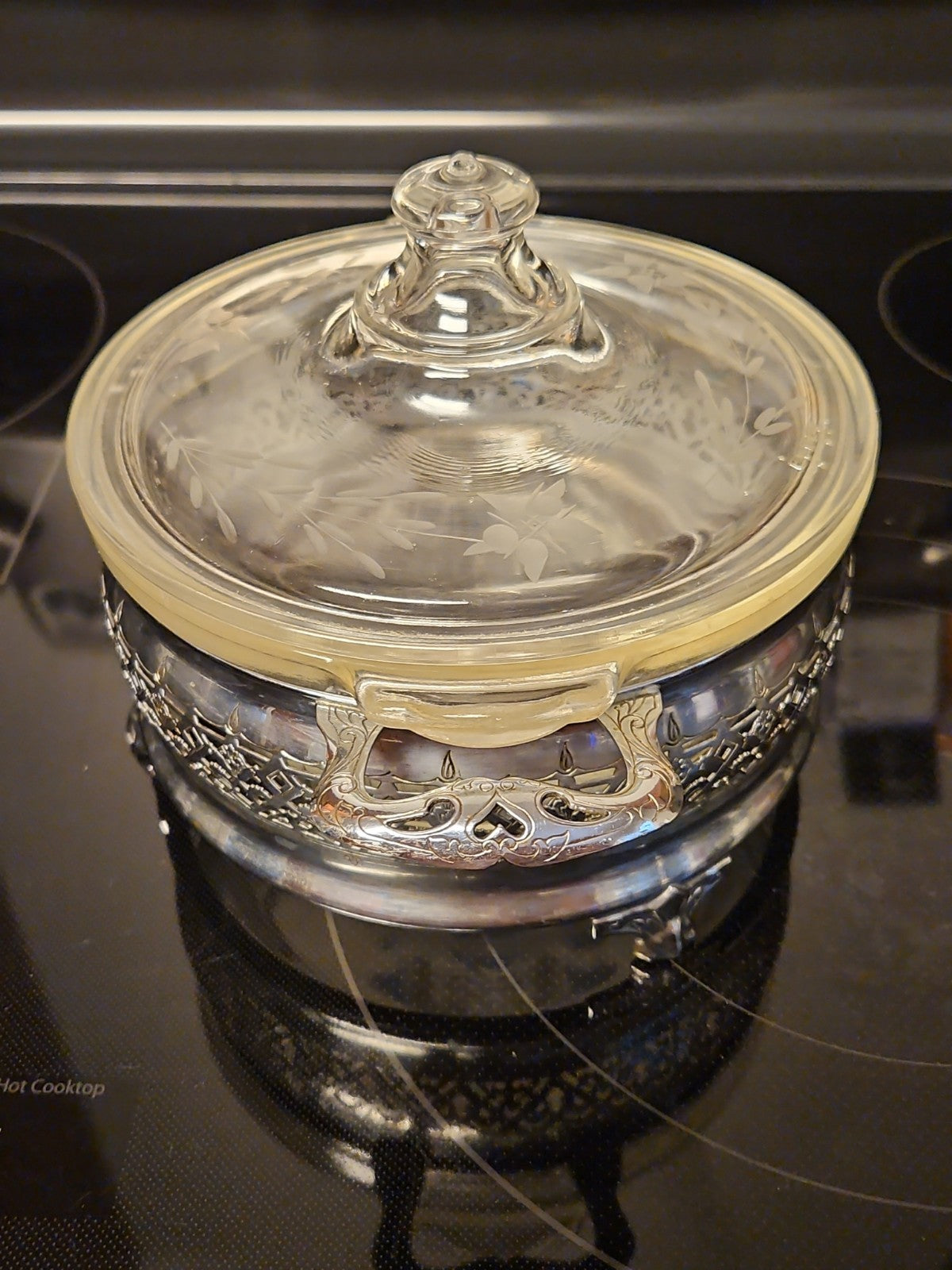 Vintage Pyrex Etched Floral Glass Casserole Dish w/ Lid & Silver Carrier 623 - C