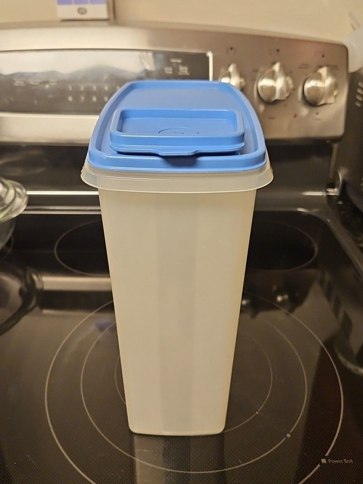 Vintage Tupperware 1588-3 Cereal Container W Blue Flapper Lid 1589-5