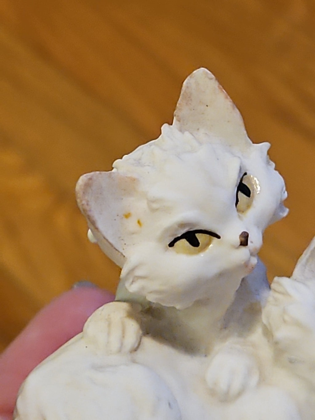 Vintage Giuseppe Armani Two White Persians With Yellow Eyes Cat Kitten Figurine