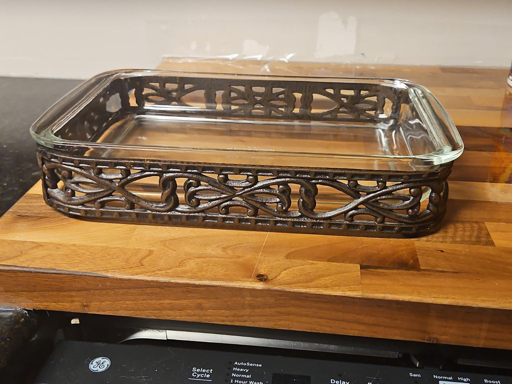 Southern Living at Home Clairmont Casserole Caddy With Vintage Pyrex 9x13 Dish