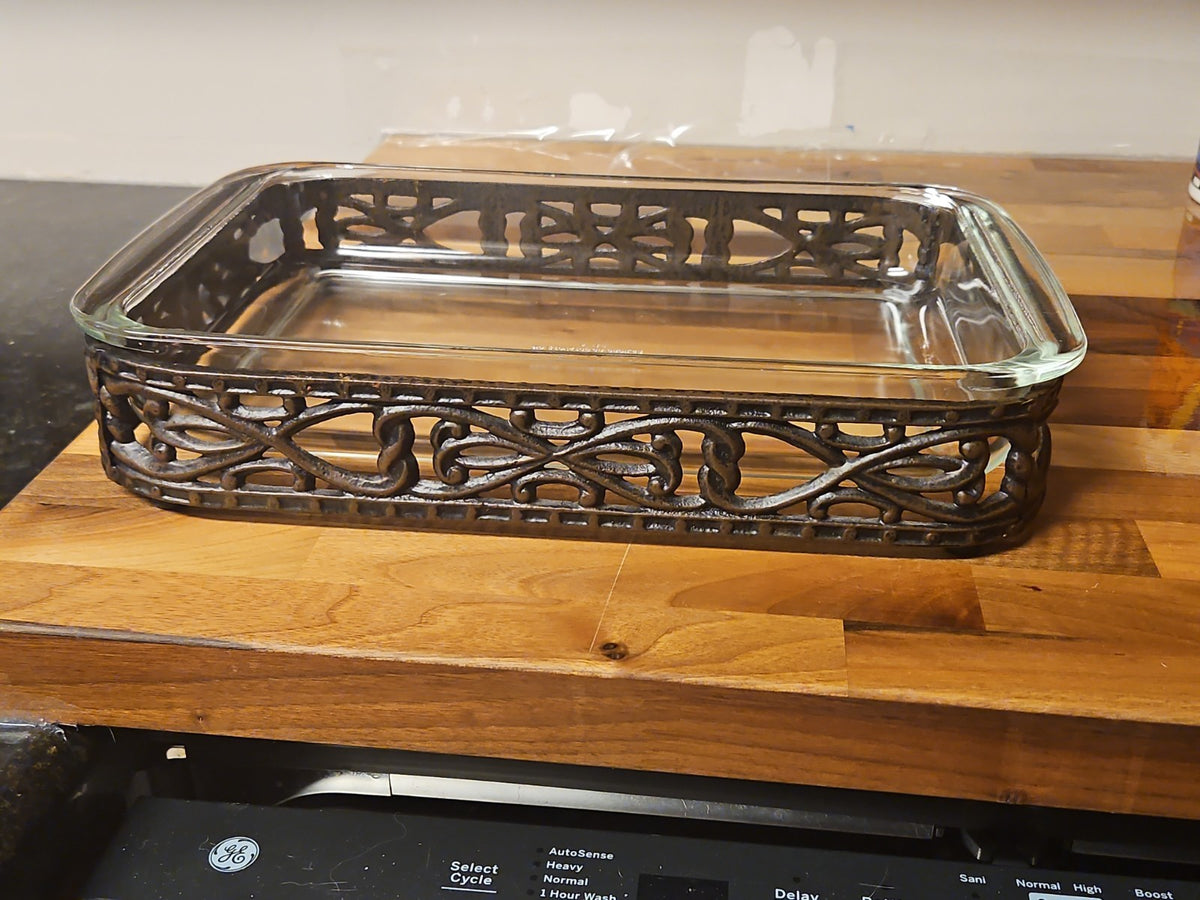Southern Living at Home Clairmont Casserole Caddy With Vintage Pyrex 9x13 Dish