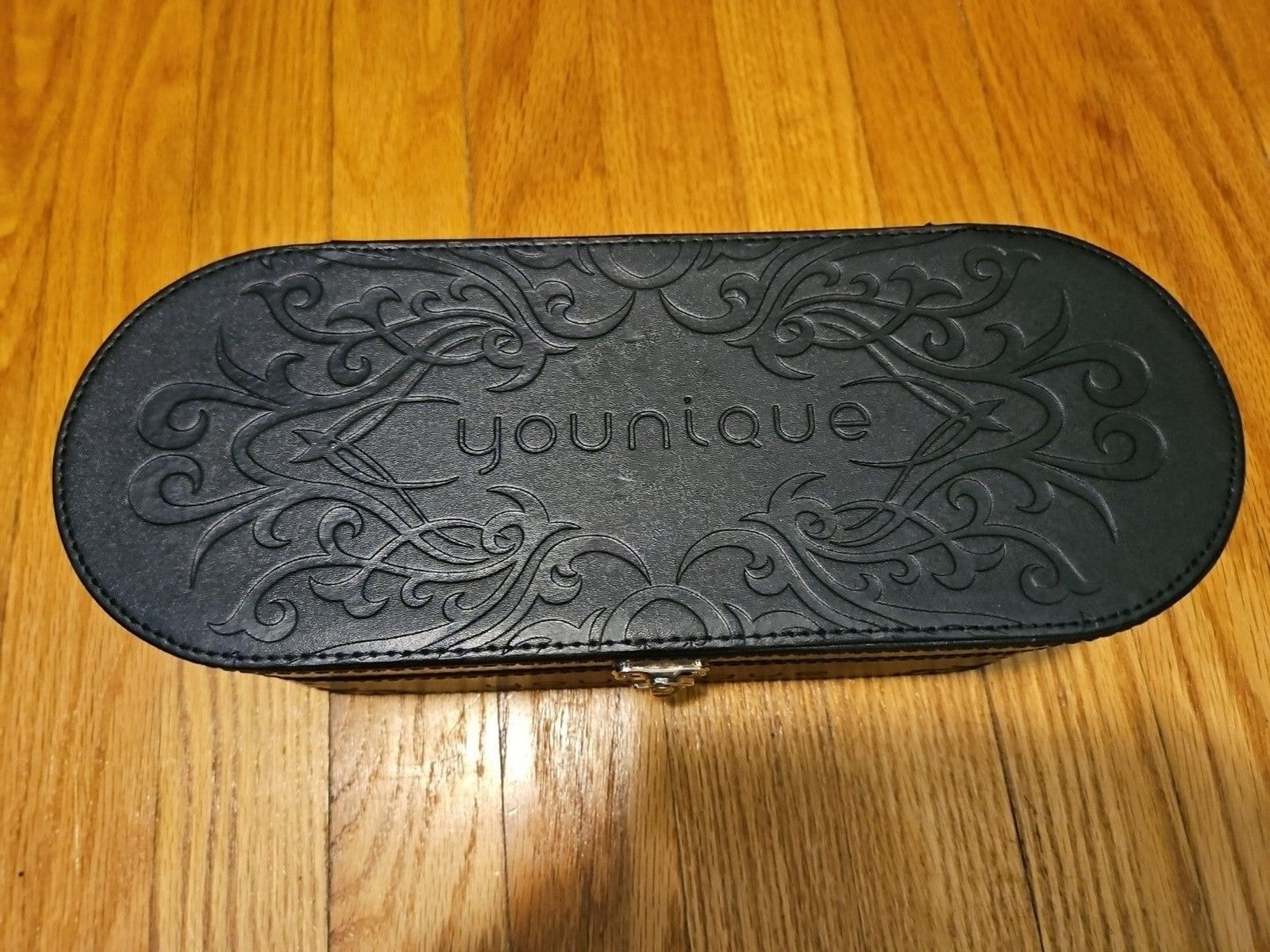 Younique Presenters Black Makeup Case Box Latch Faux Leather 13” Oval Embossed
