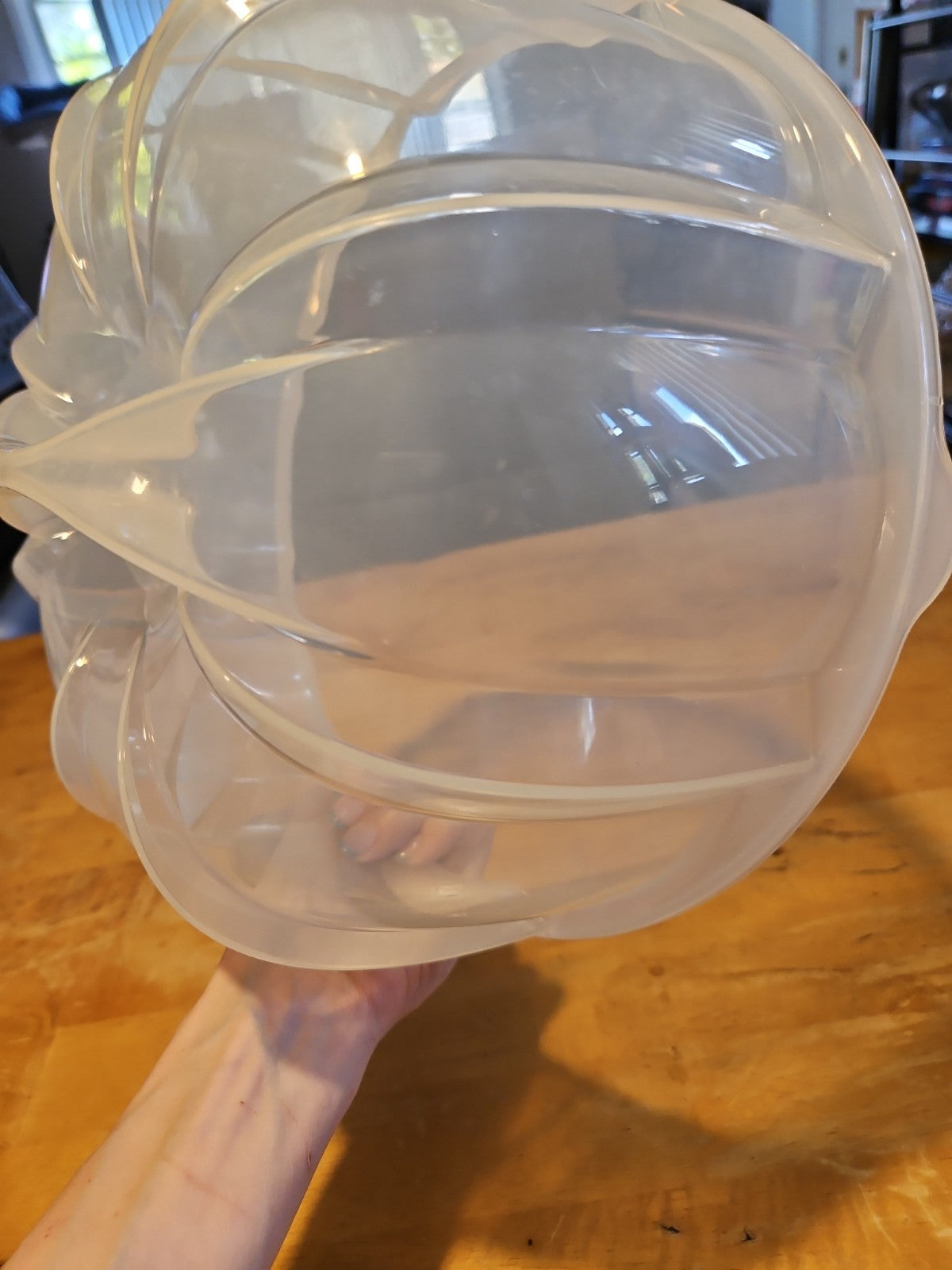 Nordic Ware Sheer Deluxe Bundt Cake Keeper  Holder Twist And Lock Dome Lid 11”
