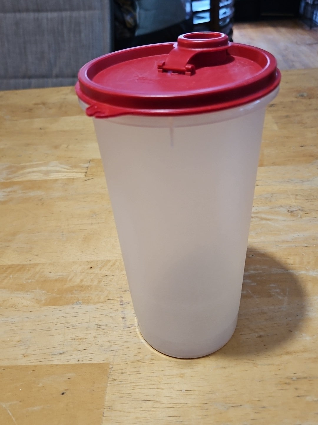 Vintage Tupperware 261 Sheer Handolier Pitcher Red Flip Top Seal 563