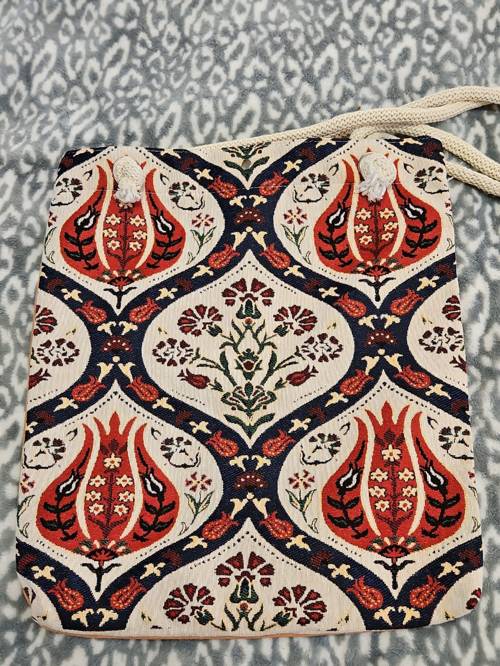 Traditional Turkish Tulip Pattern Tapestry Tote Bag Red & White NWOT