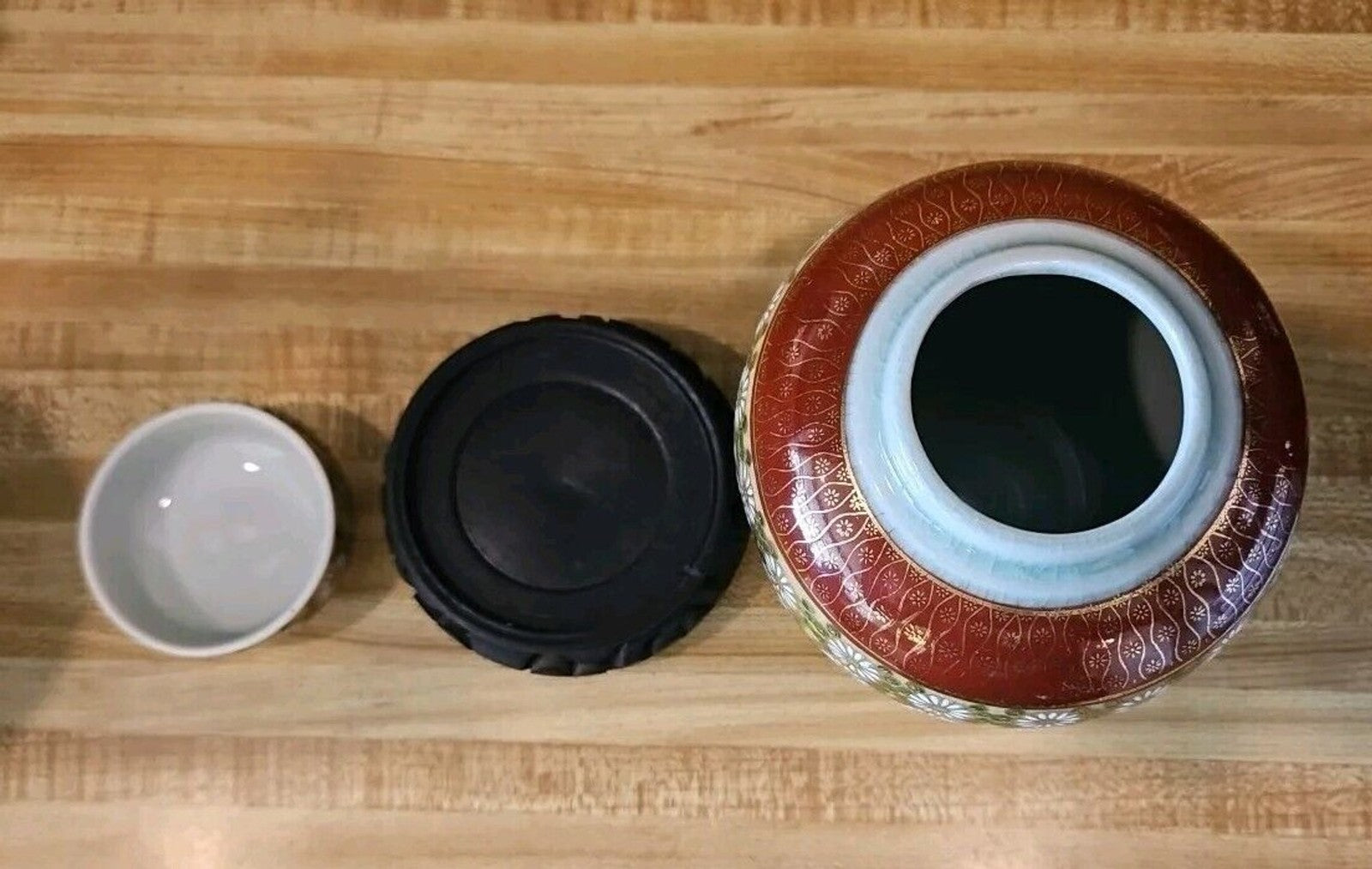 Vintage Japanese Ginger Jar Vase with Riser And Lid