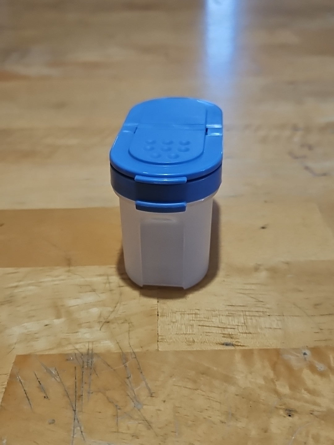 Vintage Tupperware Modular Mates Small Spice Shaker W/ Blue Lid #1843 & #1844