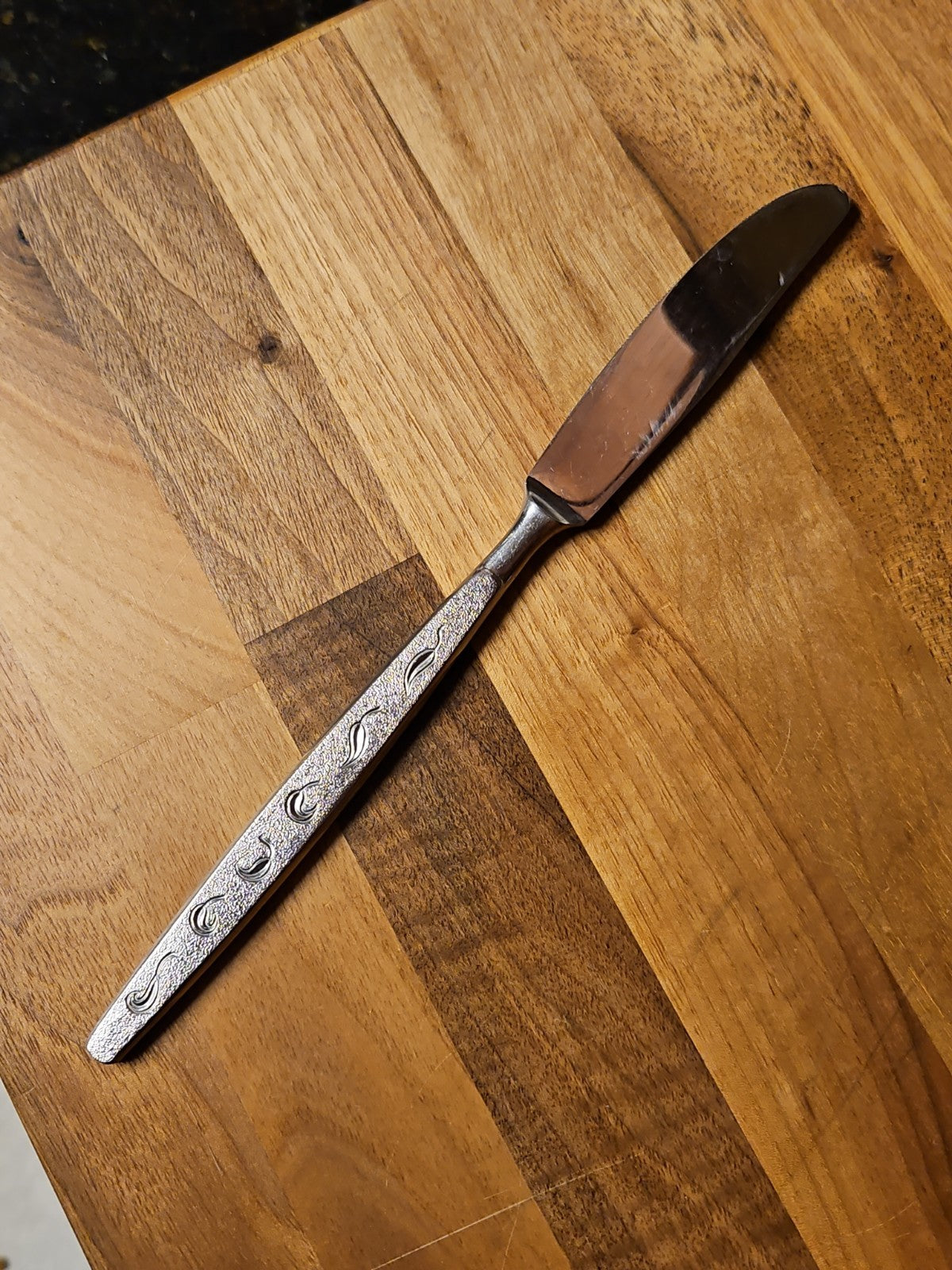 Vintage Everbrite Premier Stainless EVS13 Knife Japan Textured Leaf Silverware
