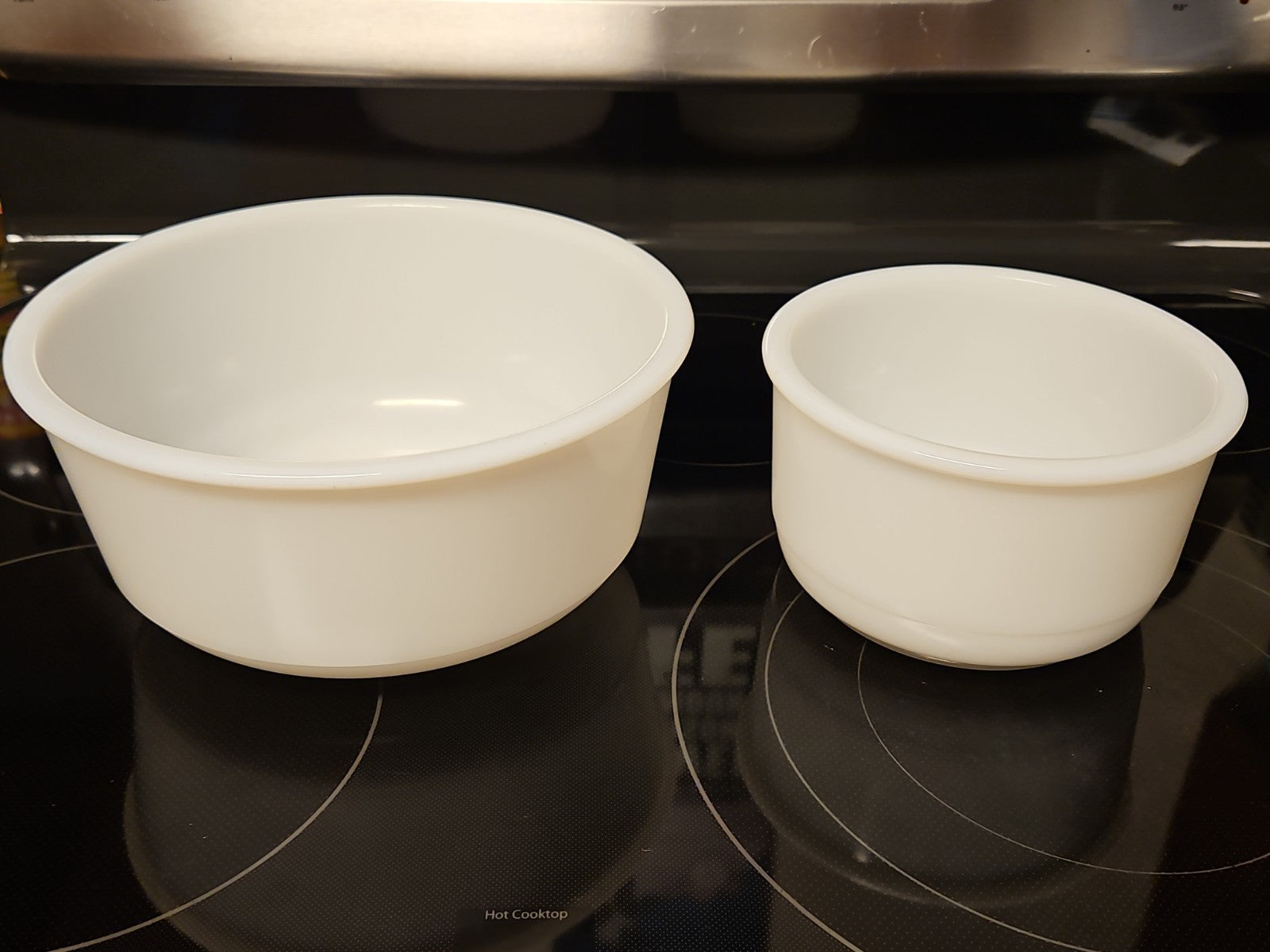 Set Of 2 Vintage Nesting Milk Glass Mixing Bowls Unmarked 9" & 6.5"