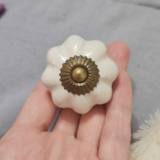 NWT Pier 1 White Porcelain Flower Brass Accent Drawer Pull Cabinet Knob 2"