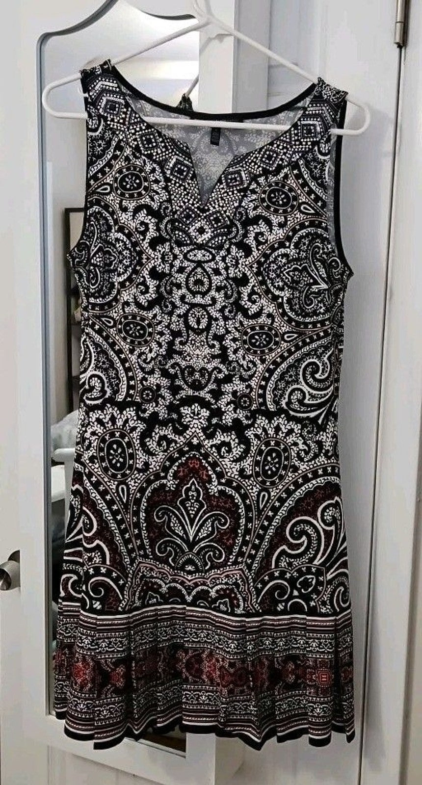 WHITE HOUSE BLACK MARKET Womens Embellished Neck Pleated Hem Size S Medallion