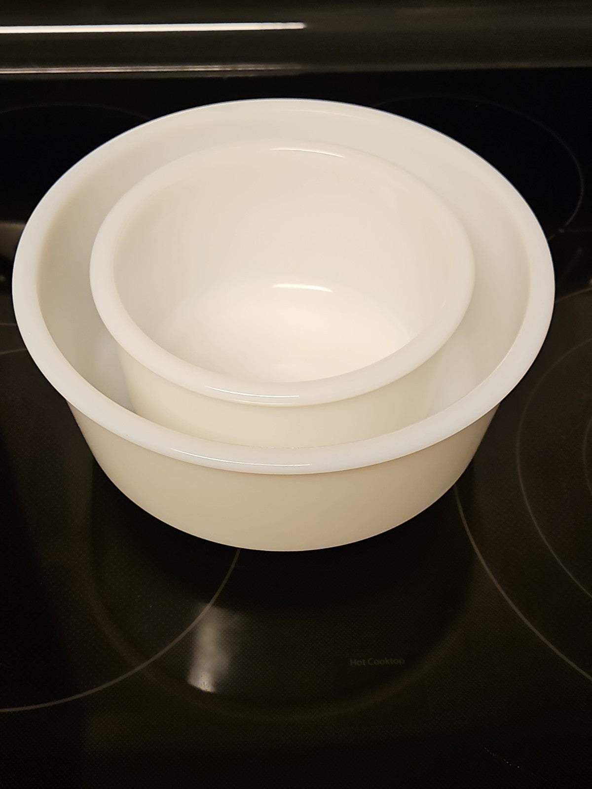 Set Of 2 Vintage Nesting Milk Glass Mixing Bowls Unmarked 9" & 6.5"