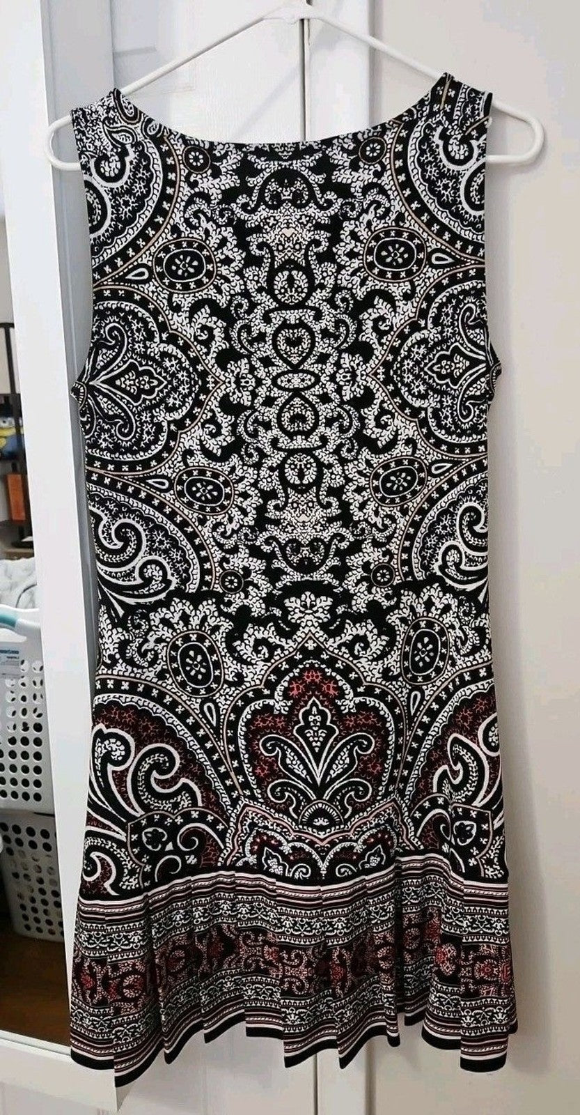 WHITE HOUSE BLACK MARKET Womens Embellished Neck Pleated Hem Size S Medallion
