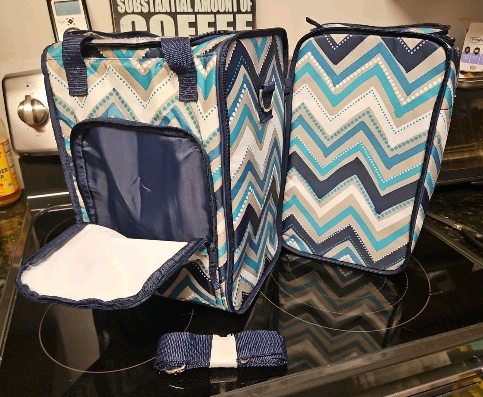 Thirty One Thermal On The Double Set In Teal & Blue Dotty Chevron EUC - Clean!