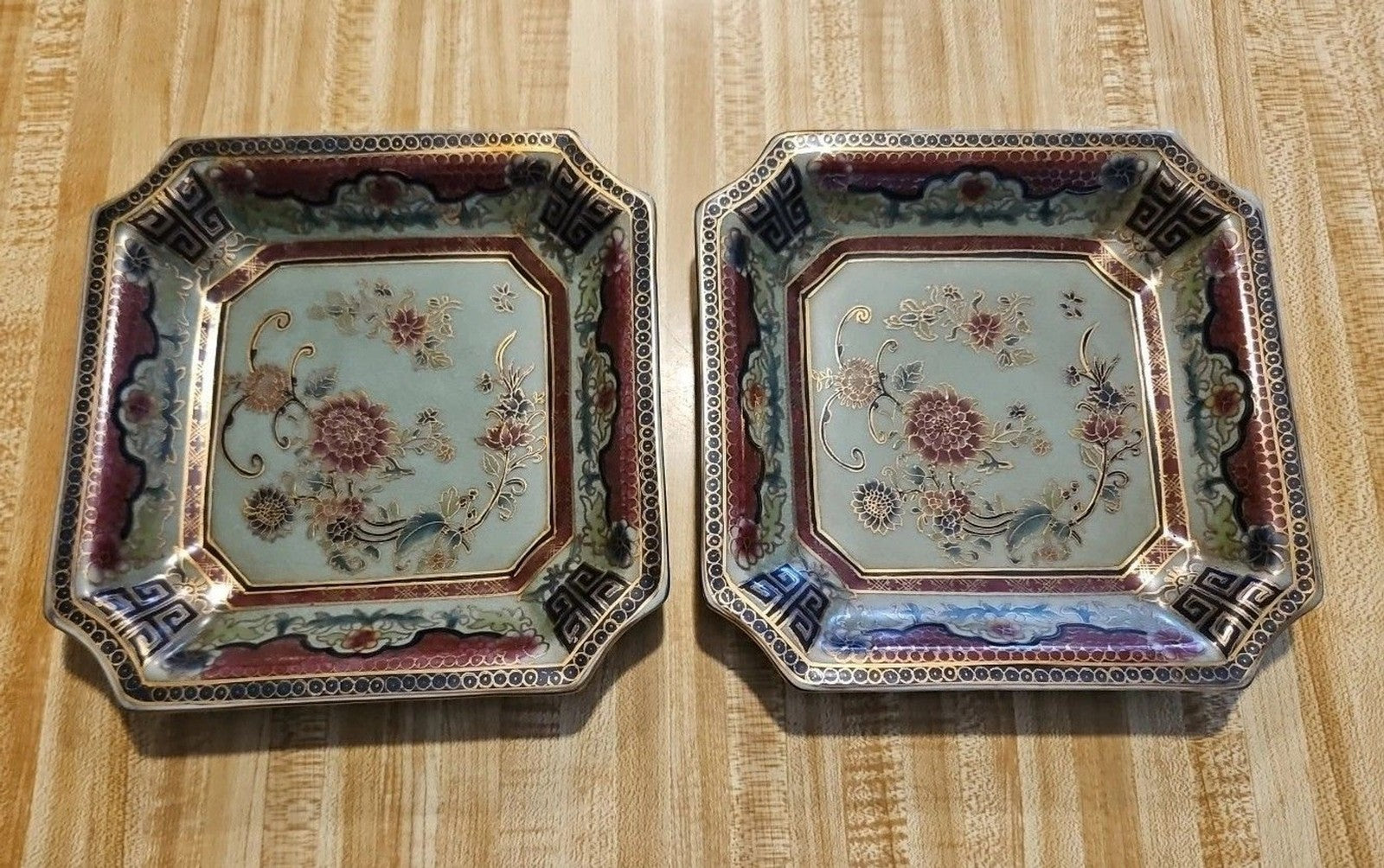 Set Of 2 Vintage Oriental Accent Plates Green W Red Flowers & Gold Accents