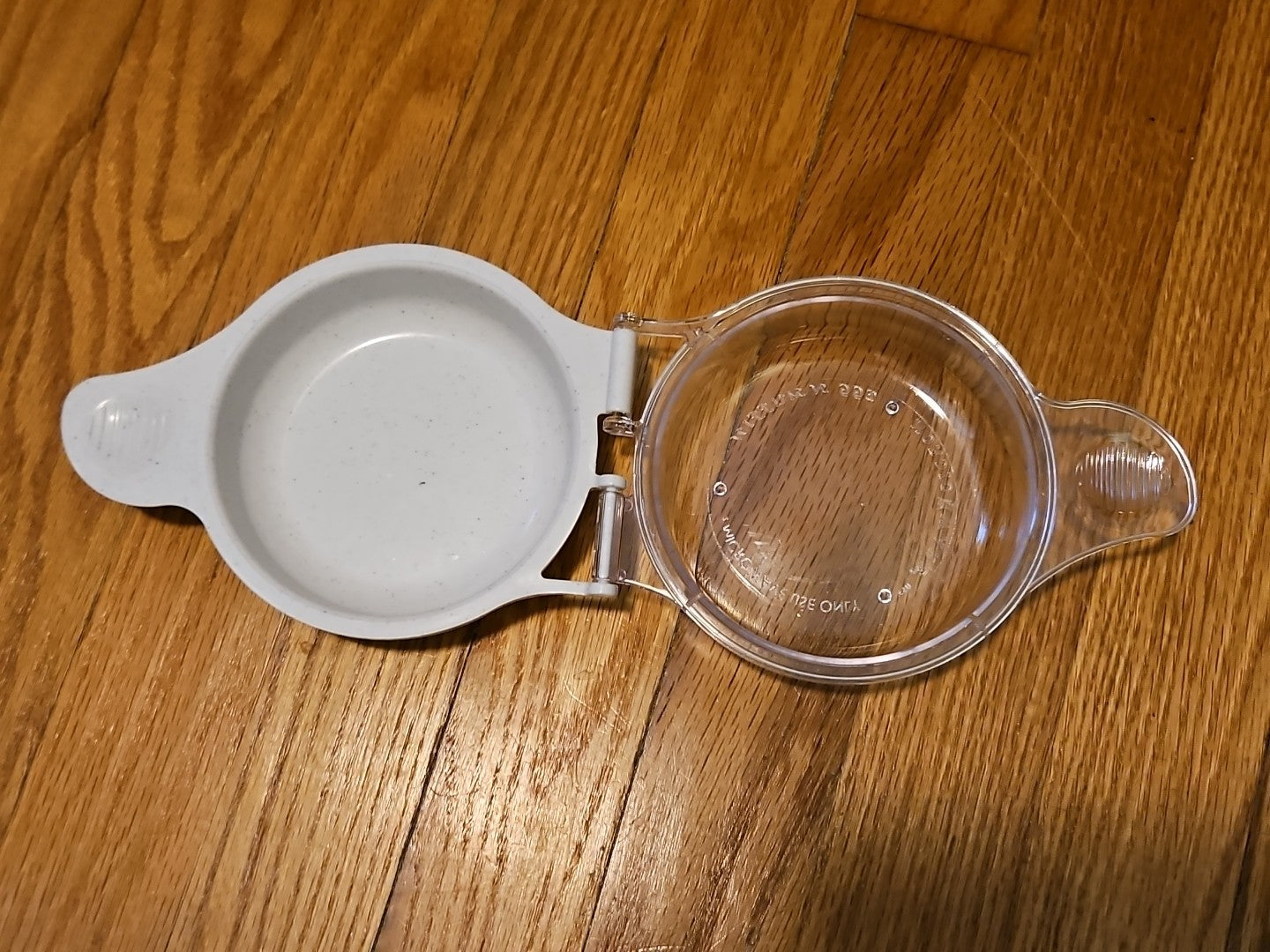 Nordic Ware Microwave Eggs 'N Muffin Breakfast Sandwich Cooker