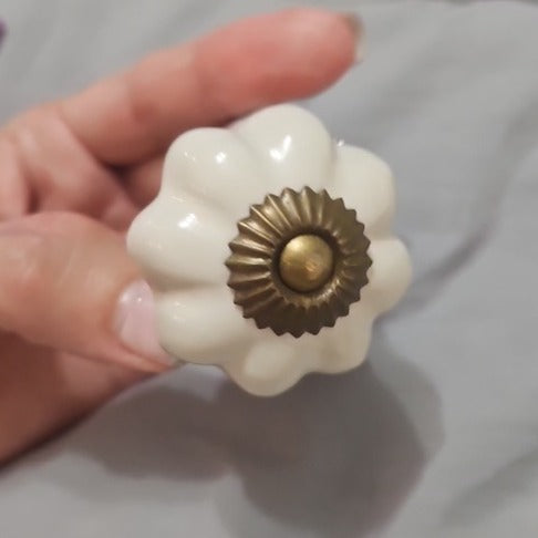 NWT Pier 1 White Porcelain Flower Brass Accent Drawer Pull Cabinet Knob 2"