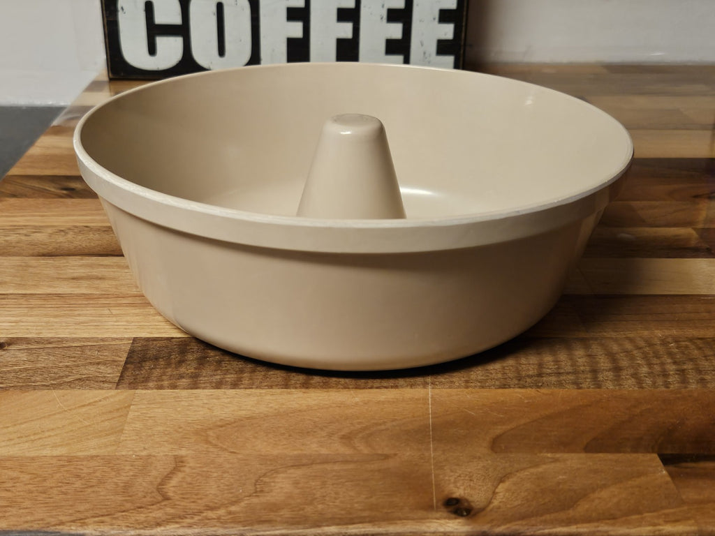 Vintage Anchor Hocking Microware Microwave Bundt Cake Pan 9" PM459-TI 484 EUC