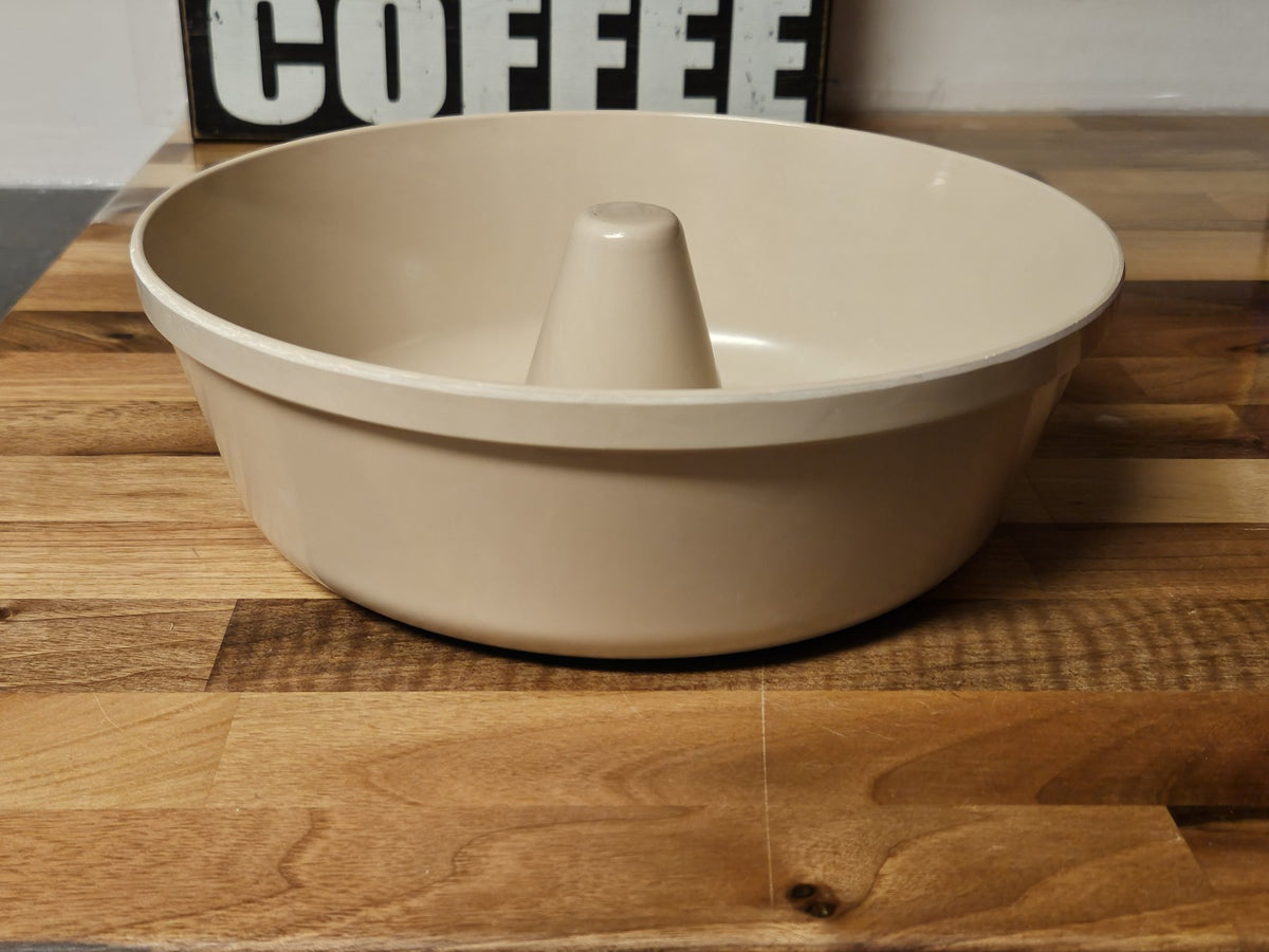 Vintage Anchor Hocking Microware Microwave Bundt Cake Pan 9" PM459-TI 484 EUC