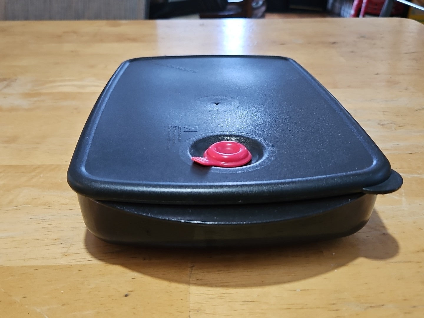 Tupperware Rock N Serve 3 Section Vent Microwave Black 3990A & Lid 3382A EUC
