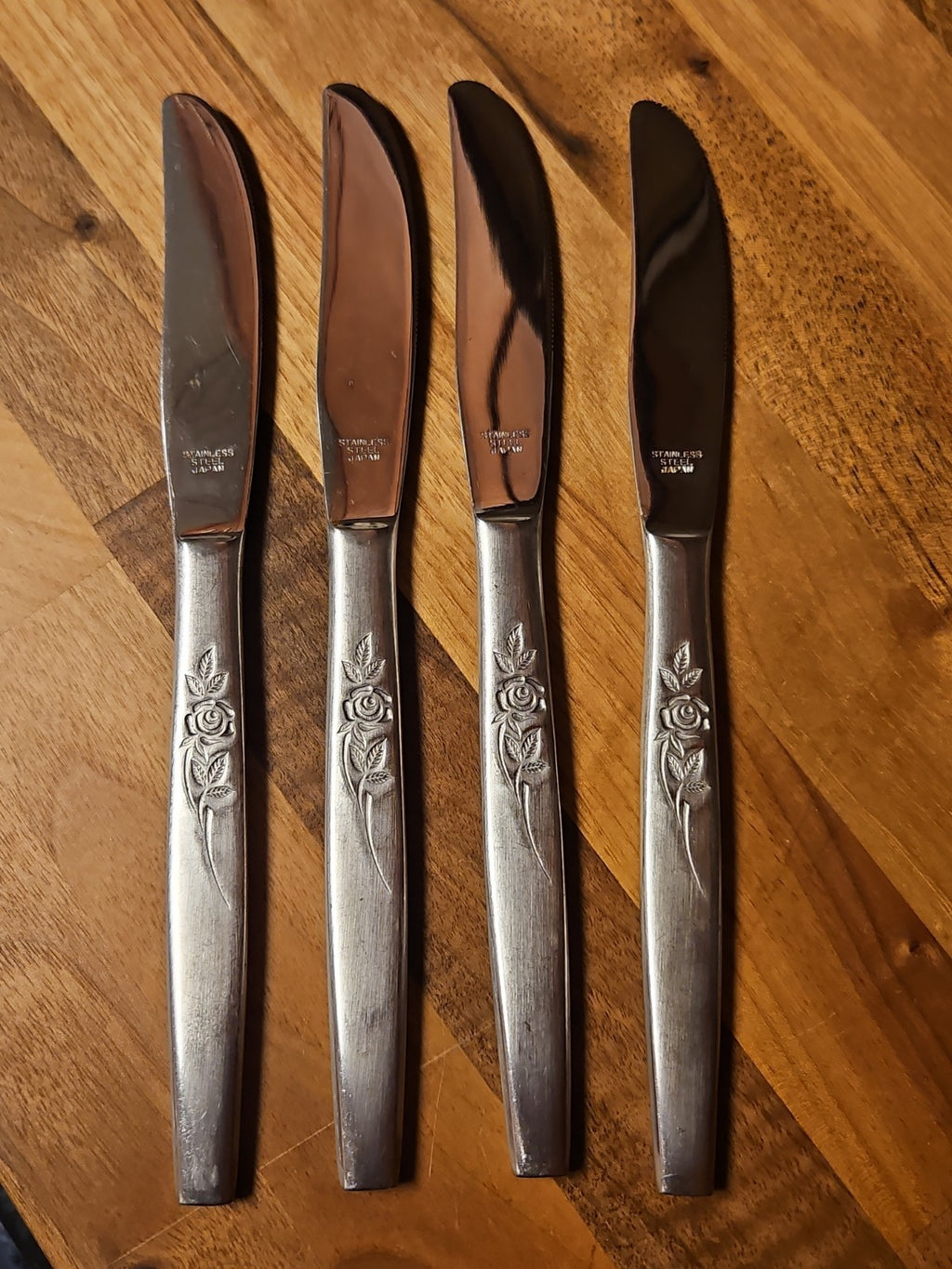 Set Of 8 Stainless Steel Japan Dinner Knives Elegant Indented Rose Pattern EUC